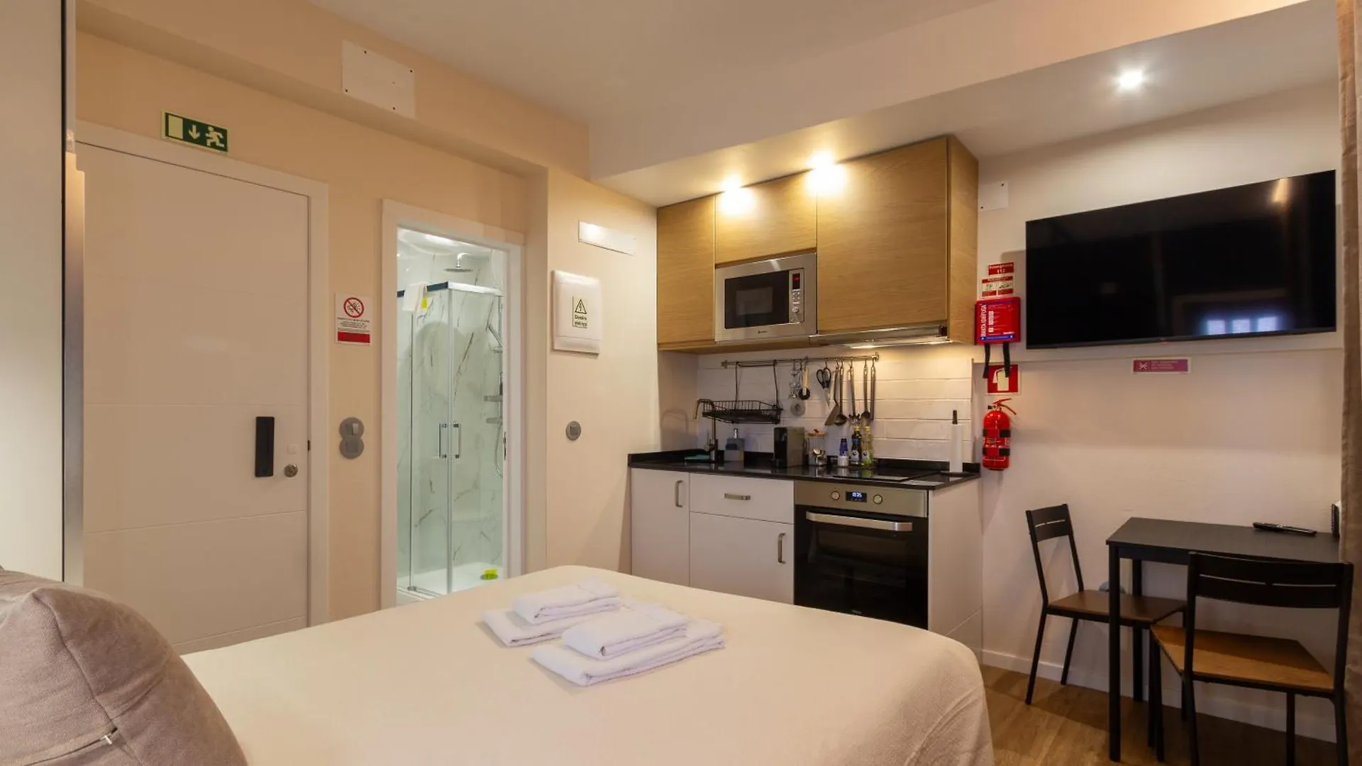 The Jolie - Porto Moniz Central Studios