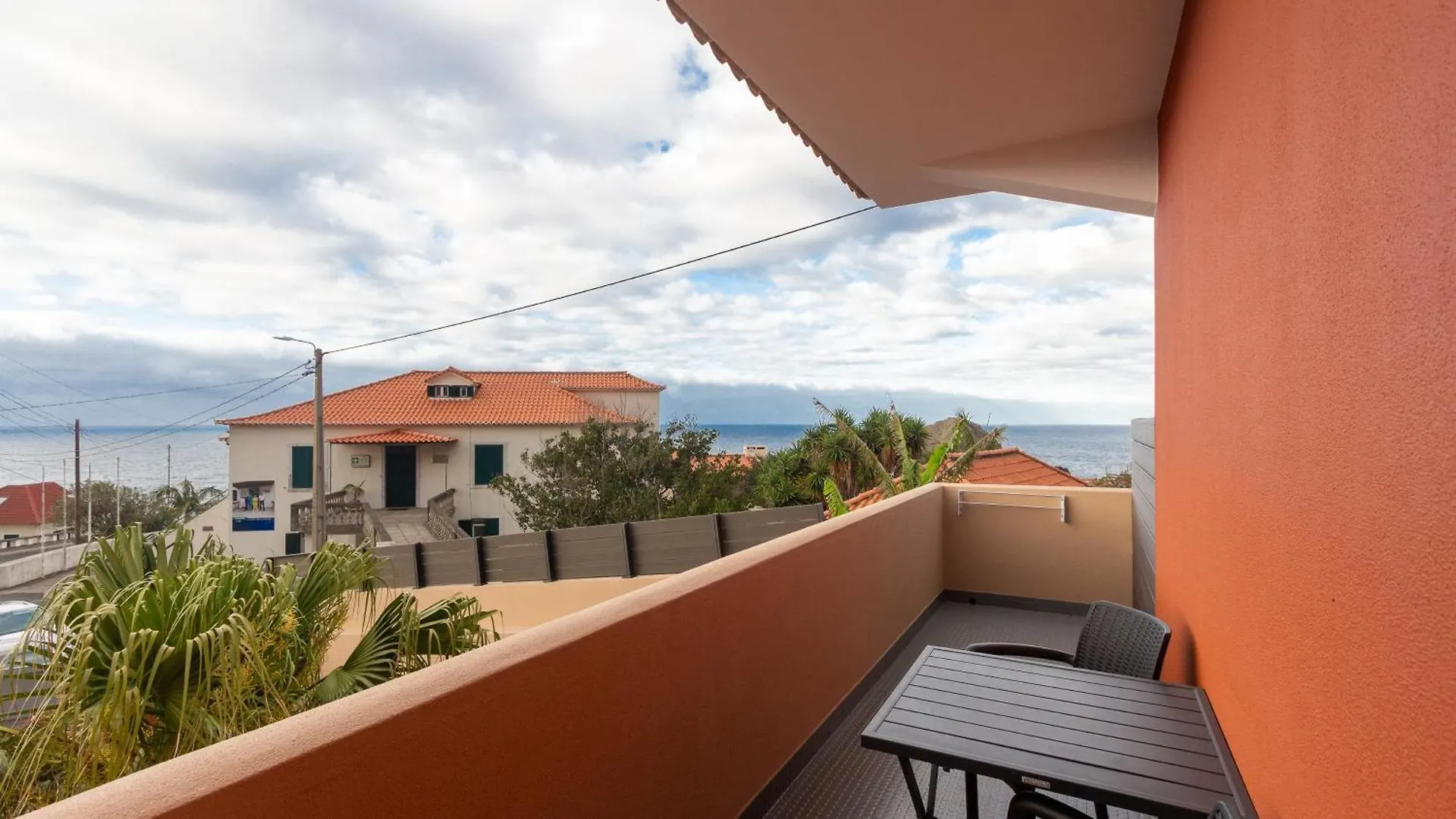 Apartment The Jolie - Porto Moniz Central Studios