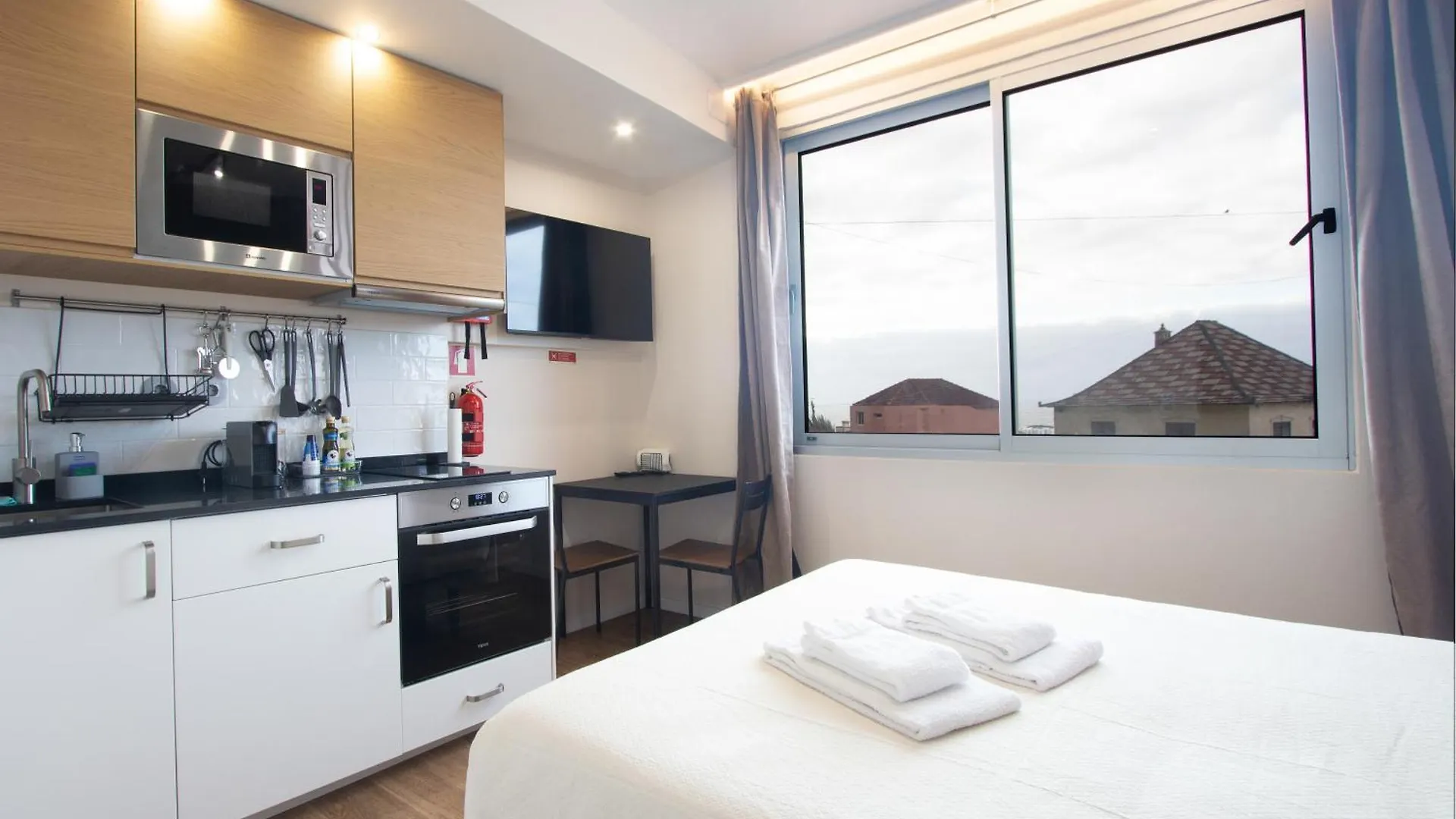 The Jolie - Porto Moniz Central Studios