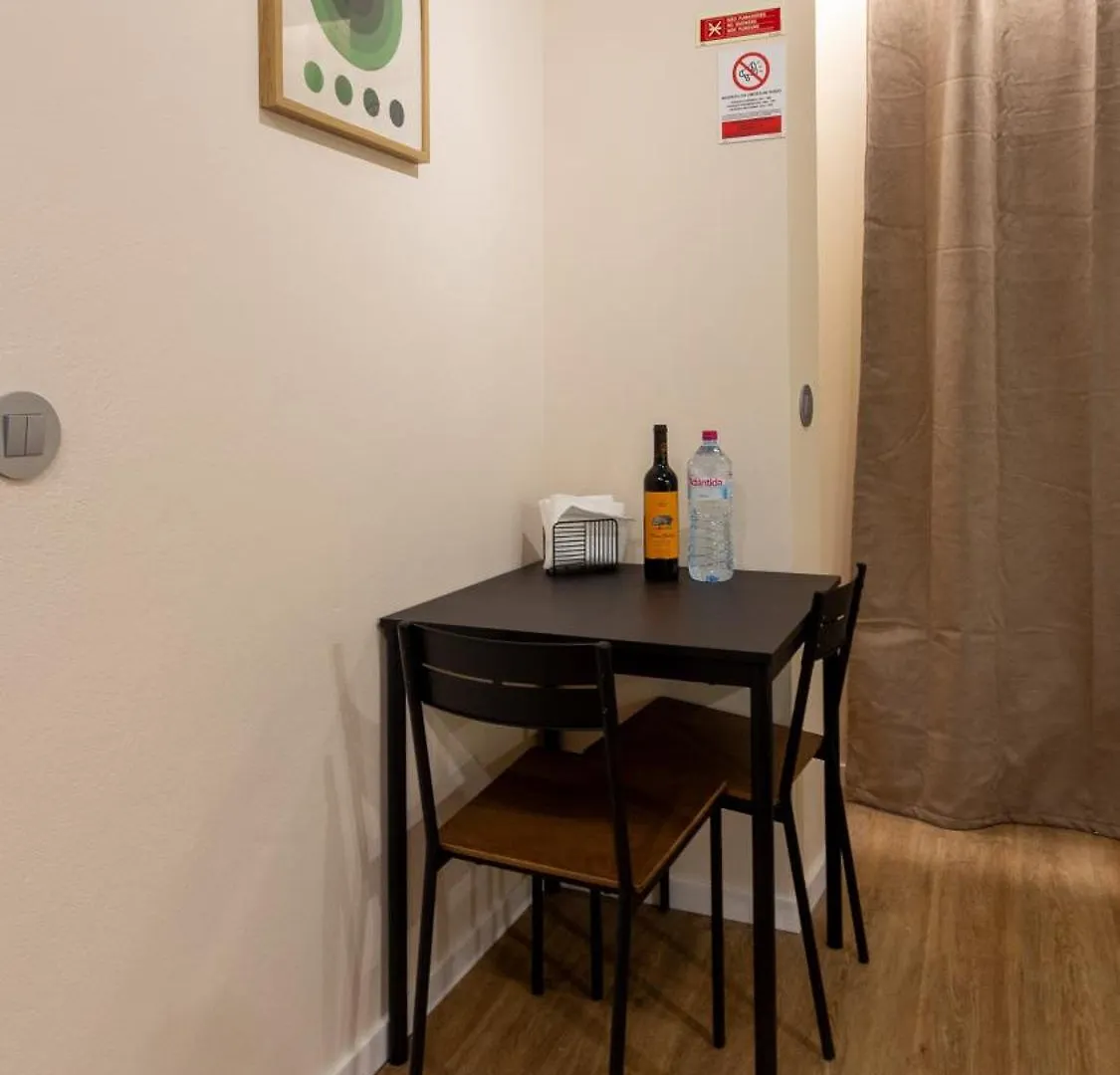 The Jolie - Porto Moniz Central Studios Apartment