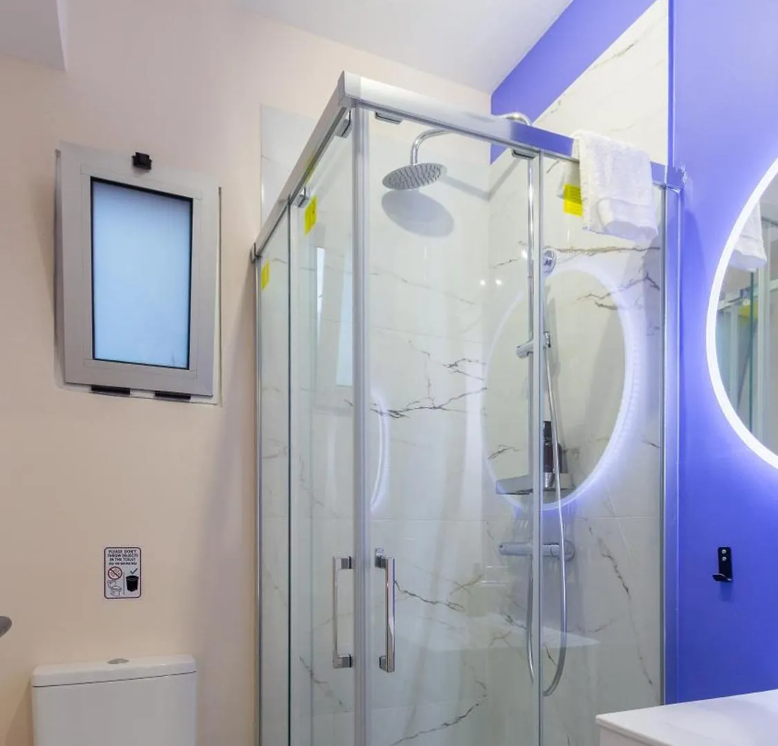 The Jolie - Porto Moniz Central Studios Apartment