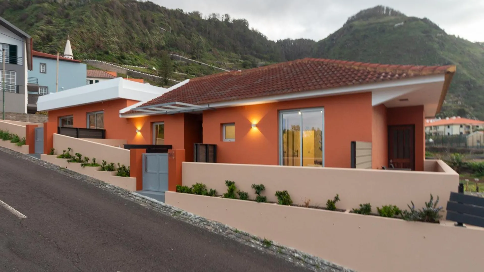 The Jolie - Porto Moniz Central Studios