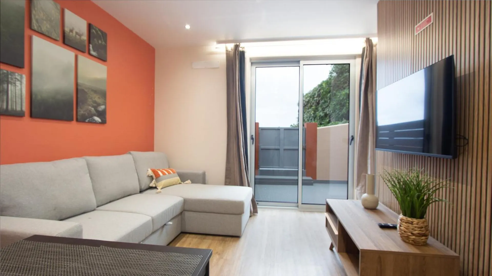 The Jolie - Porto Moniz Central Studios