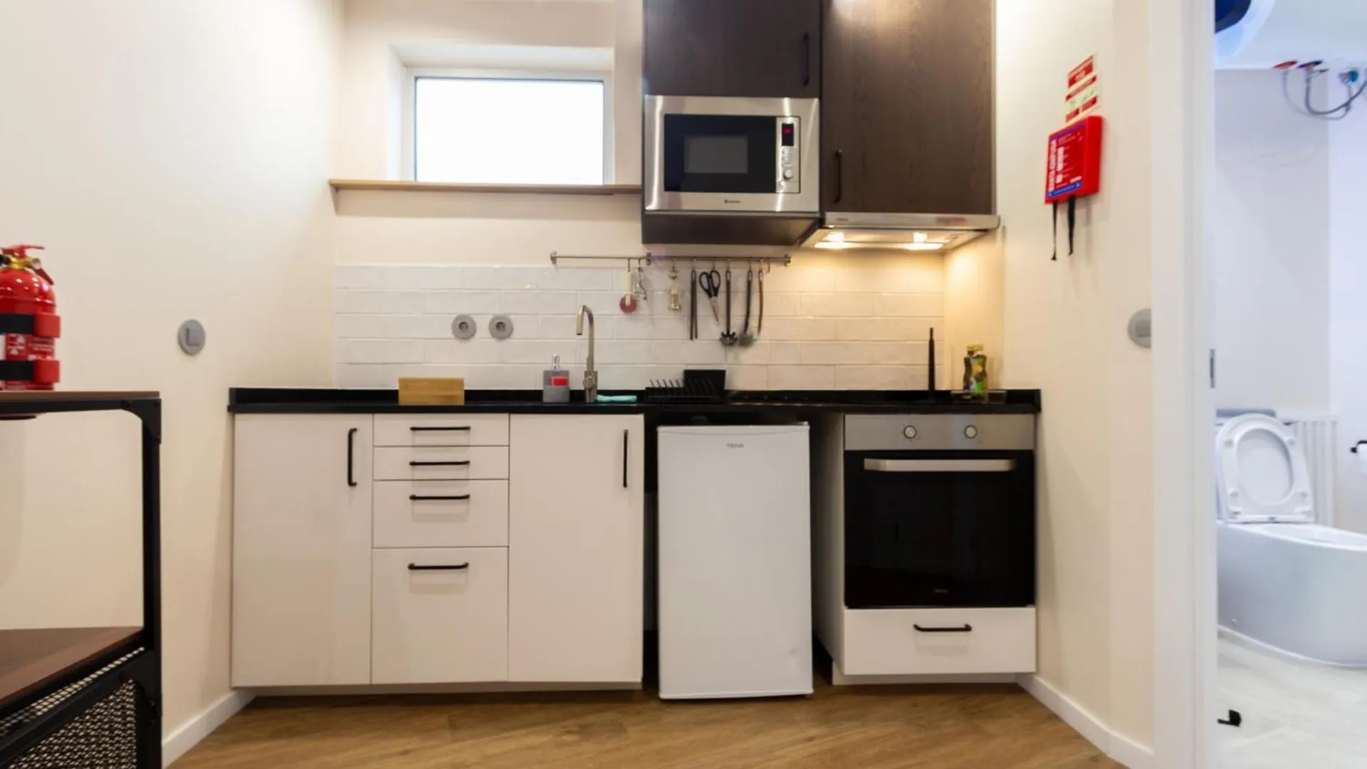 The Jolie - Porto Moniz Central Studios Apartment