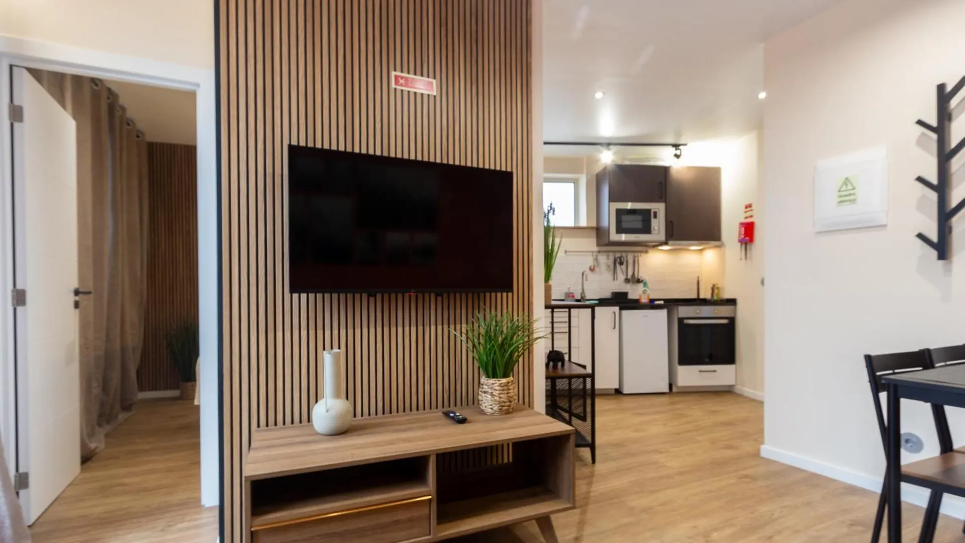 The Jolie - Porto Moniz Central Studios