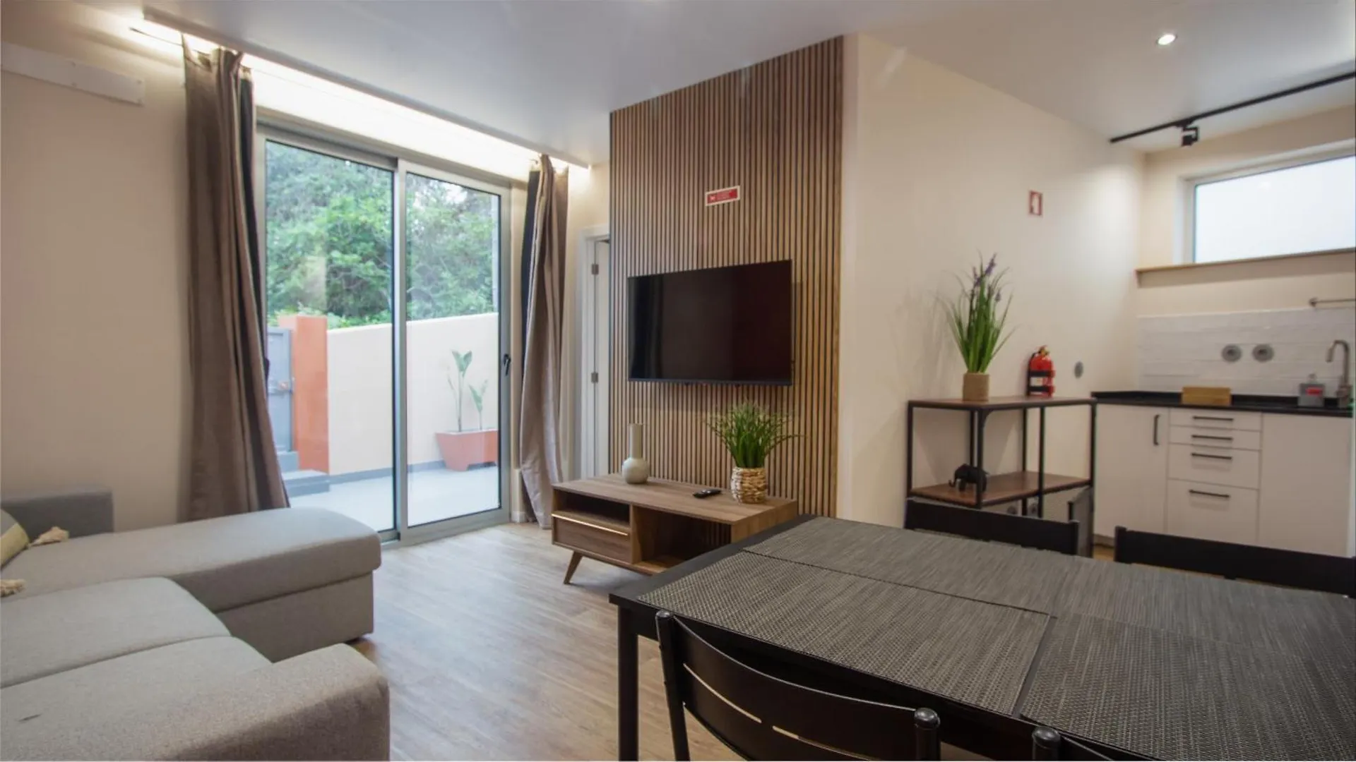 The Jolie - Porto Moniz Central Studios